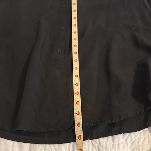 Lovely classy, button down blouse. - Picture 5 of 5